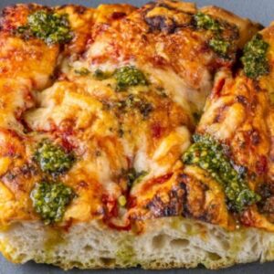Focaccia de Pelati, Parmesão e Pesto